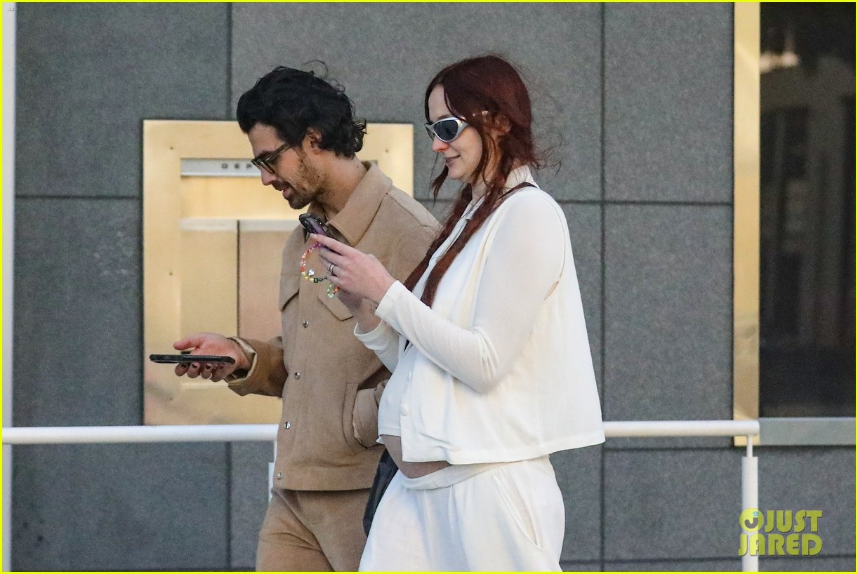 Joe Jonas Does Some Shopping with Pregnant Wife Sophie Turner