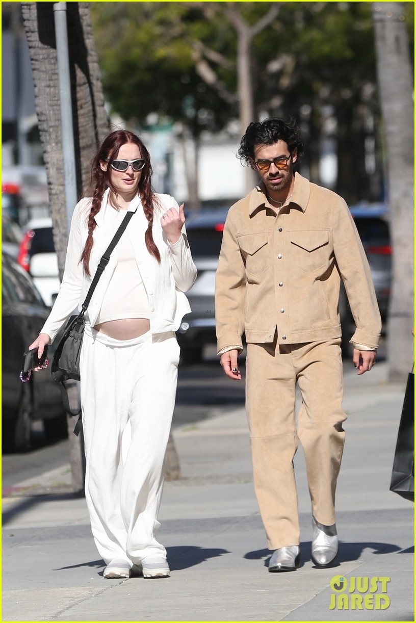 Joe Jonas Does Some Shopping with Pregnant Wife Sophie Turner