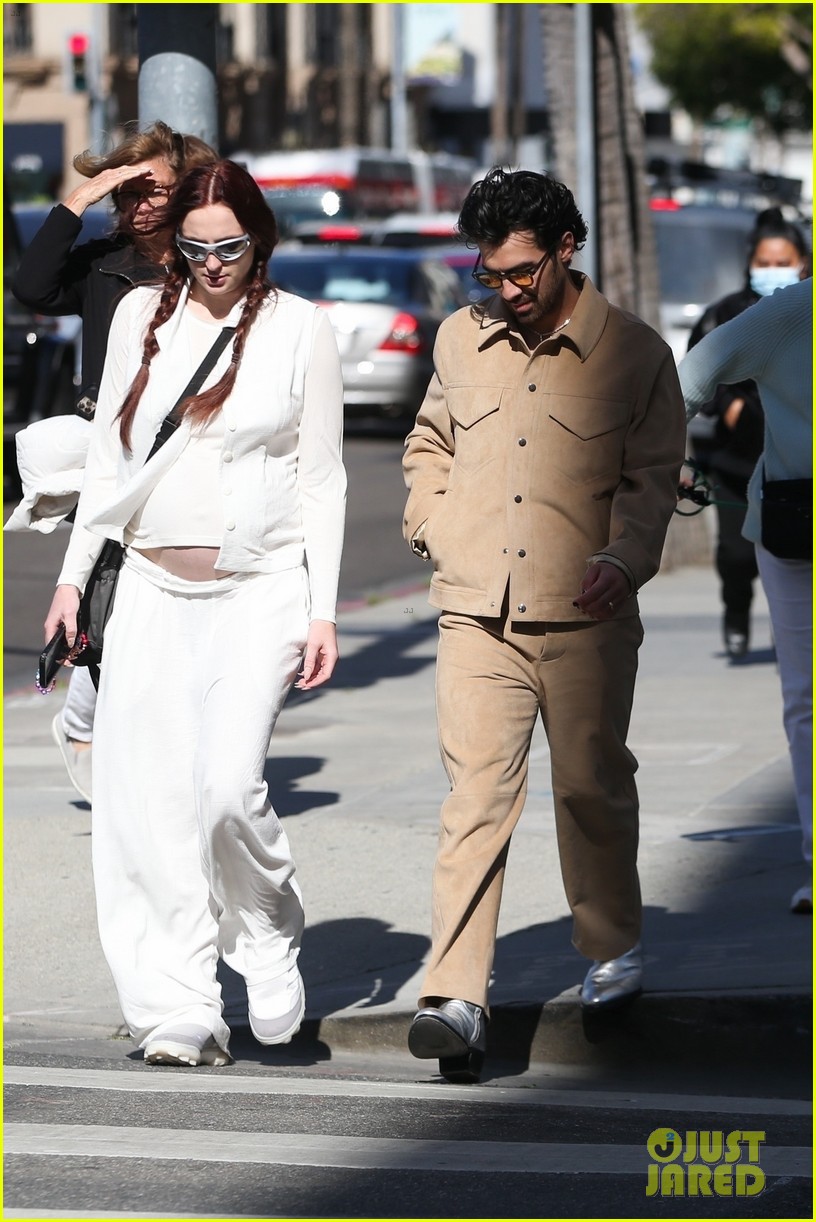 Joe Jonas Does Some Shopping with Pregnant Wife Sophie Turner