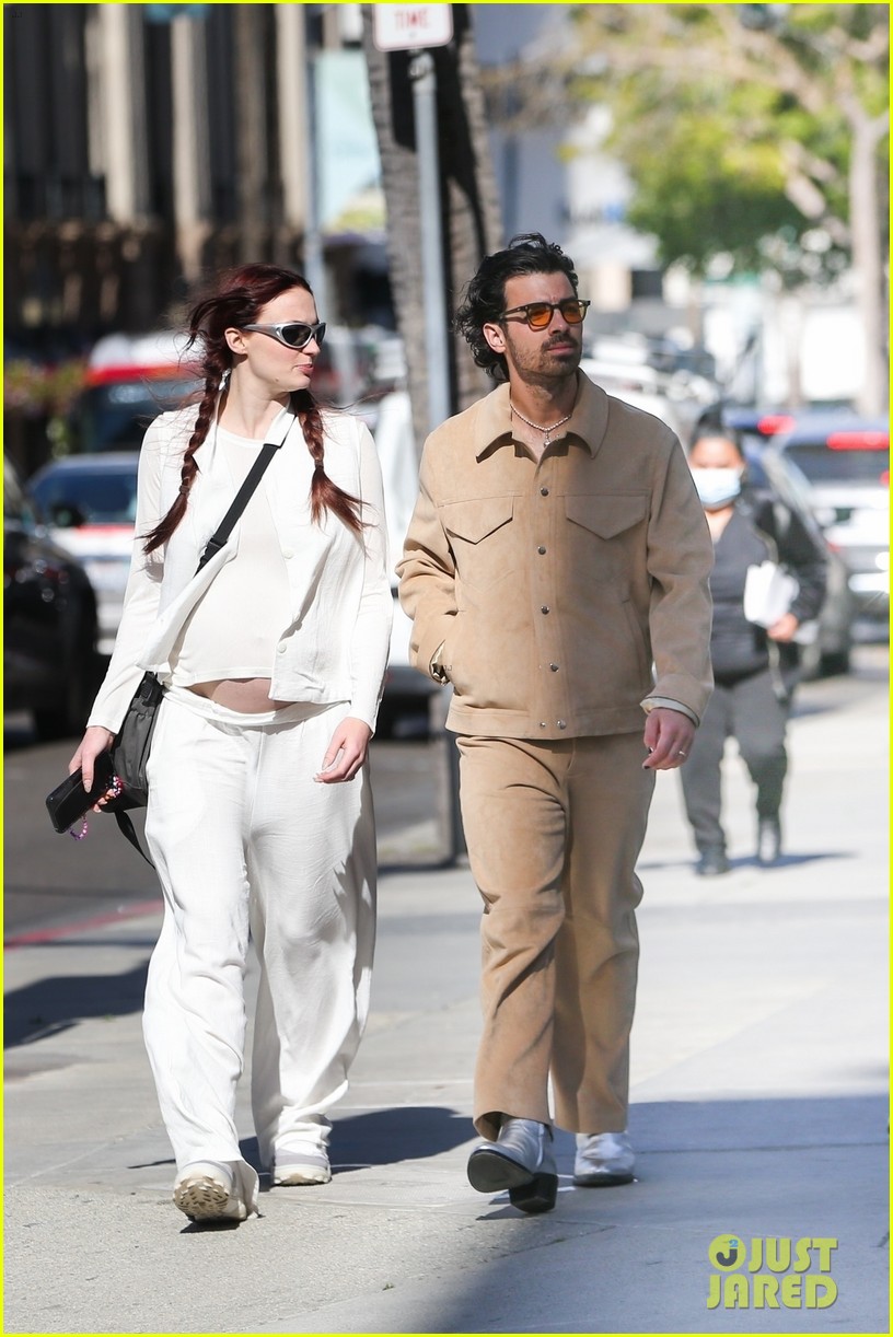 Joe Jonas Does Some Shopping with Pregnant Wife Sophie Turner