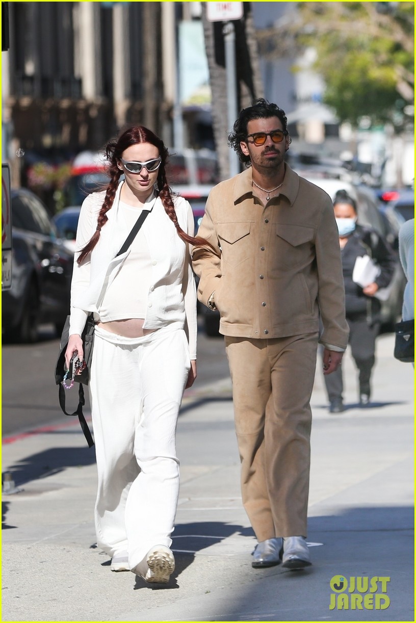 Joe Jonas Does Some Shopping with Pregnant Wife Sophie Turner