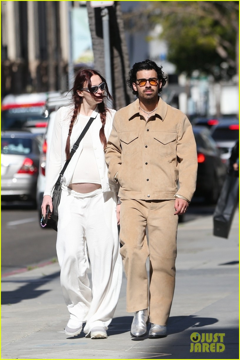 Joe Jonas Does Some Shopping with Pregnant Wife Sophie Turner