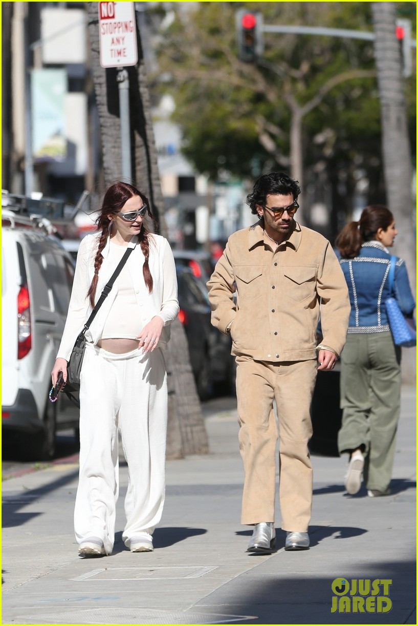 Joe Jonas Does Some Shopping with Pregnant Wife Sophie Turner