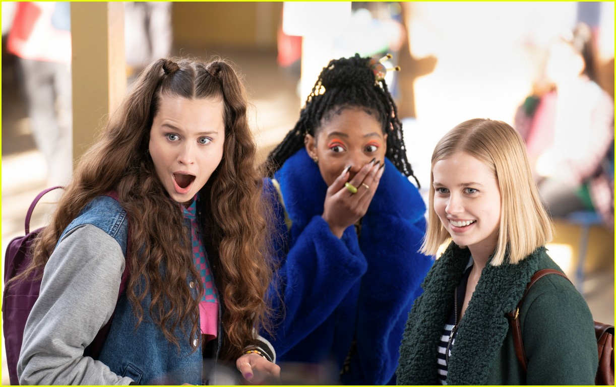 Gaten Matarazzo & Angourie Rice Almost Kiss In 'Honor Society' Trailer - Watch Now!