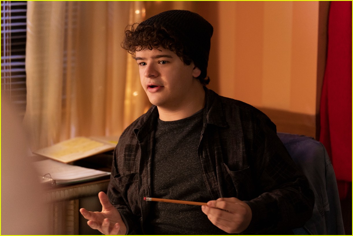 Gaten Matarazzo & Angourie Rice Almost Kiss In 'Honor Society' Trailer - Watch Now!