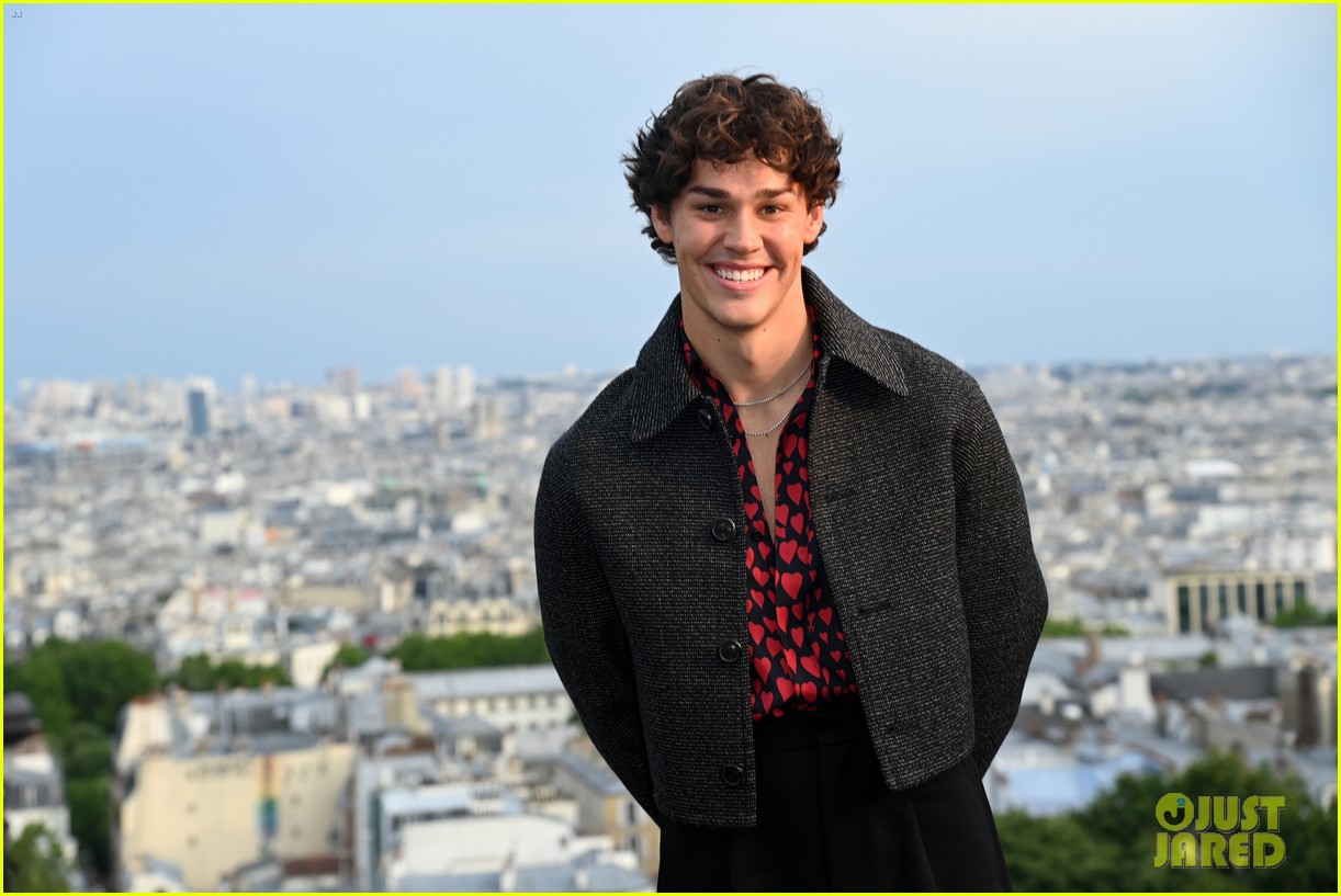 'Heartstopper' Stars Joe Locke & Sebastian Croft Take Over Paris Fashion Week
