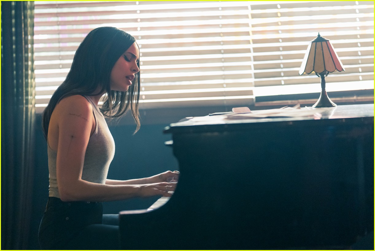 Sofia Carson Sings Original Song 'Come Back Home' in New 'Purple Hearts' Teaser - Watch Now!