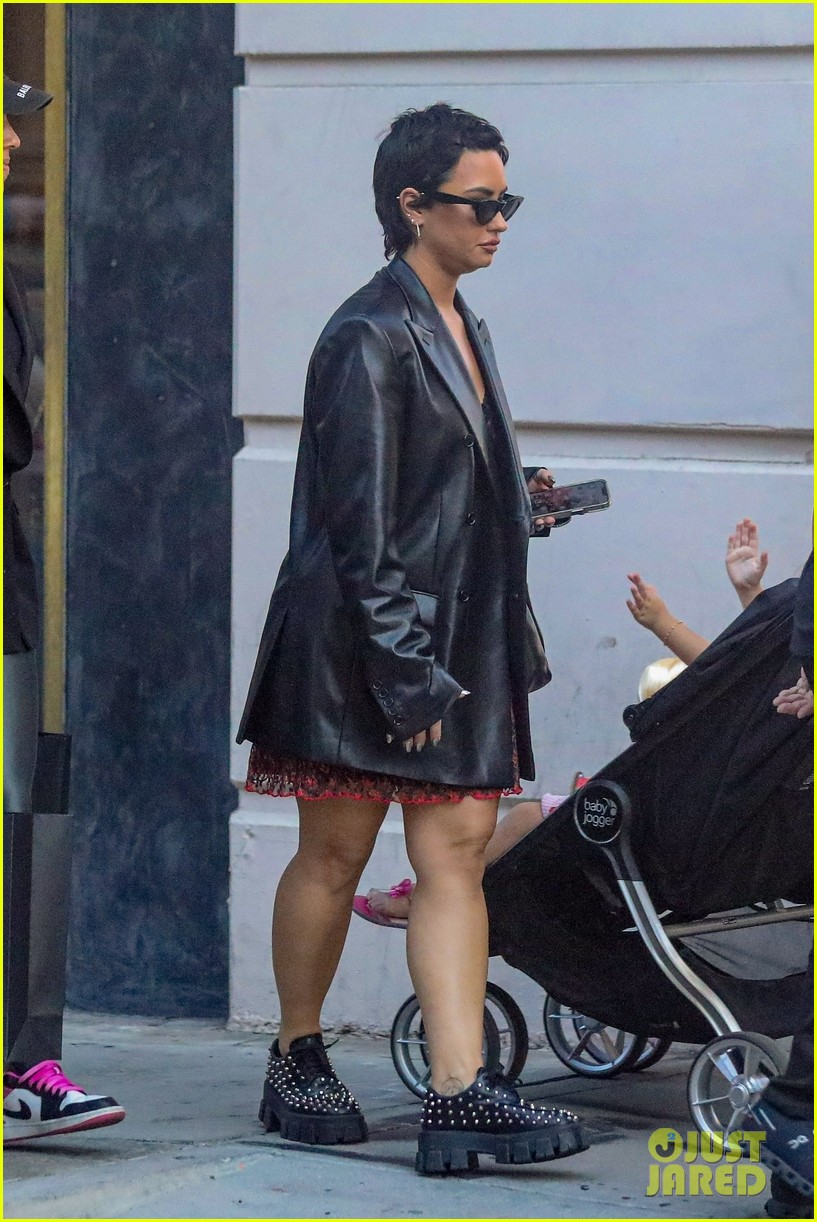 Demi Lovato Goes Shopping in Beverly Hills With Some Friends