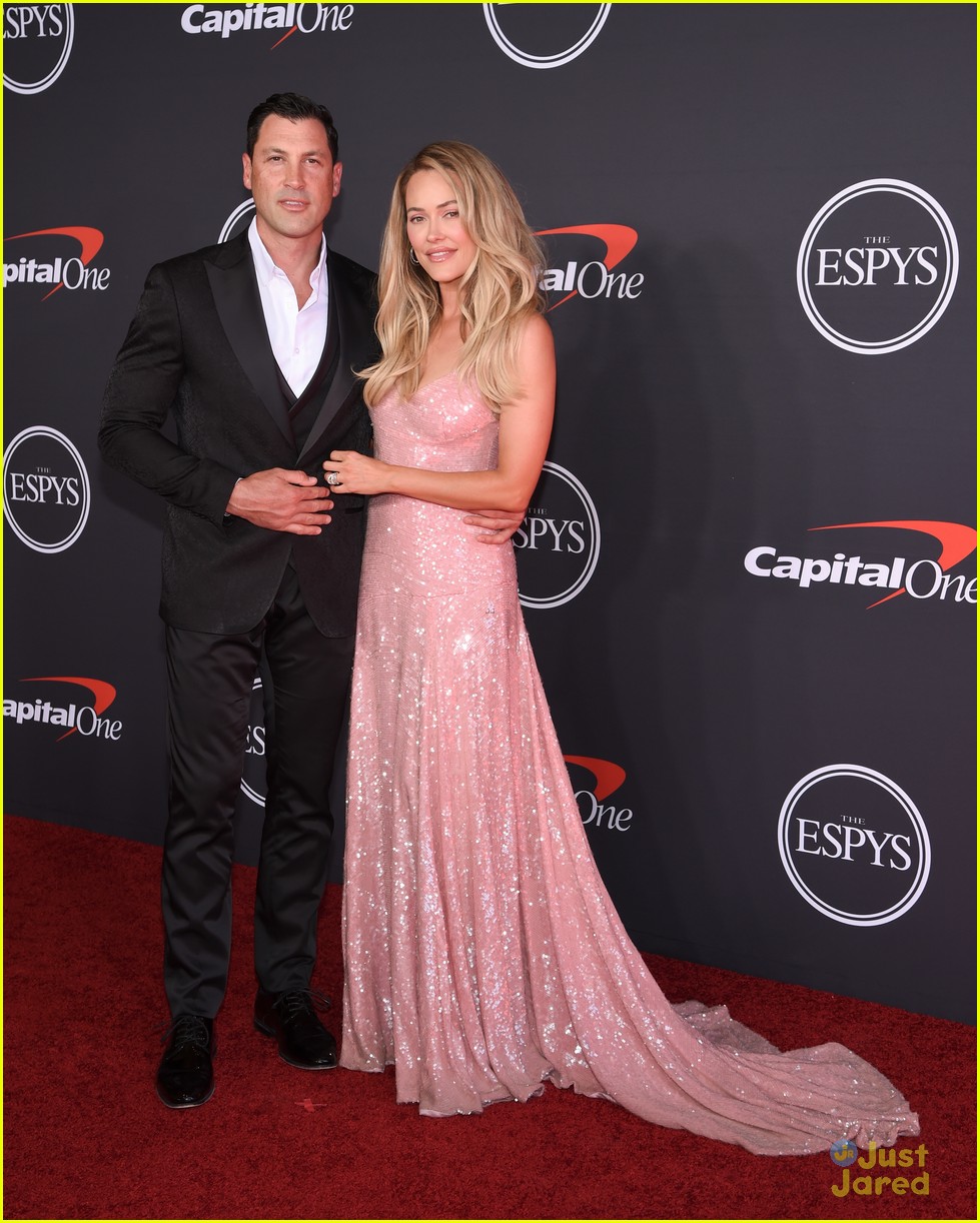 Jenna Johnson Shows Off Baby Bump at ESPYs with Val Chmerkovskiy