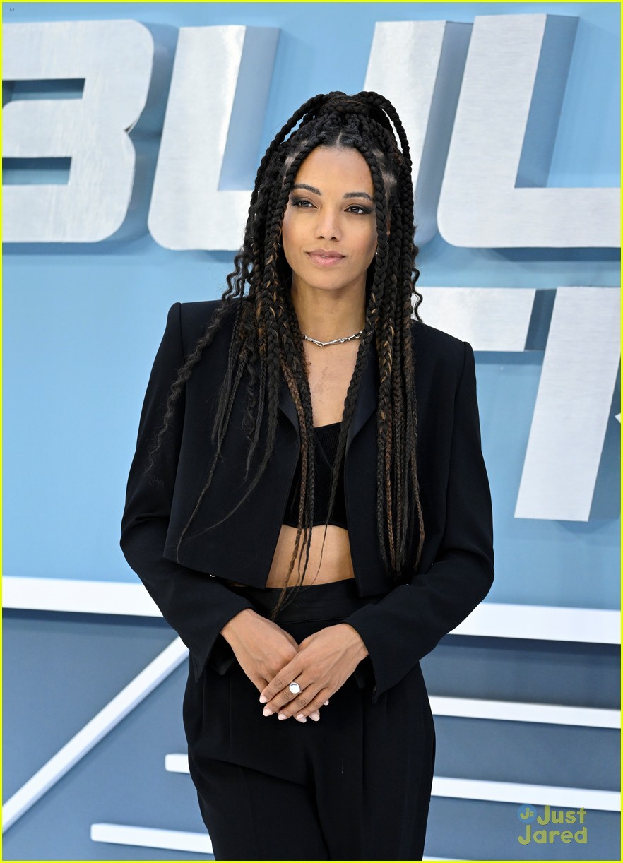 'The Kissing Booth' Co-Stars Maisie Richardson-Sellers & Taylor Zakhar Perez Reunite at 'Bullet Train' London Premiere