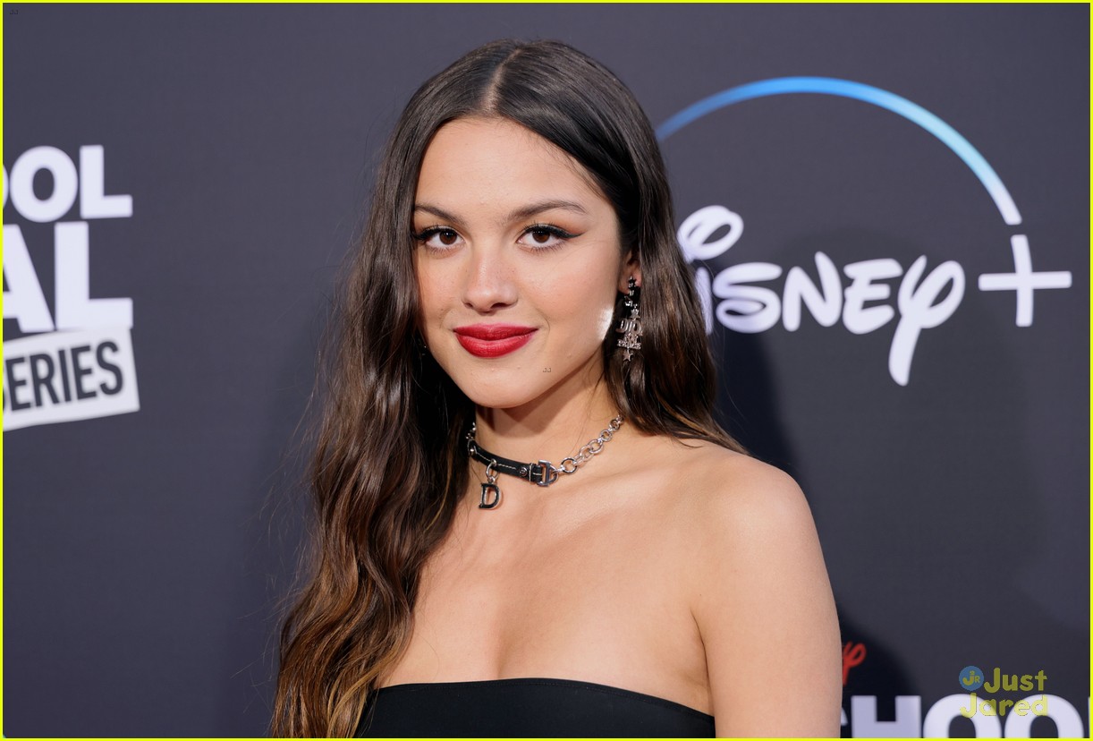 Olivia Rodrigo & Joshua Bassett Reunite at 'High School Musical: The Musical: The Series' Season 3 Premiere (Photos)