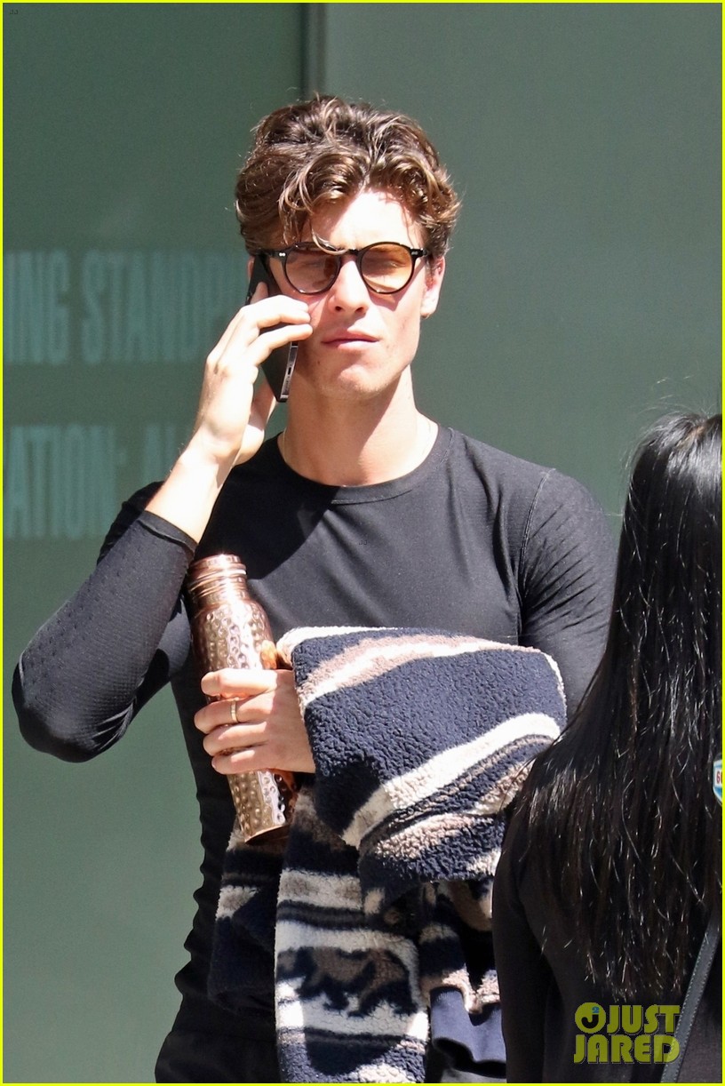 Shawn Mendes Chats on the Phone While Grabbing Breakfast in Vancouver