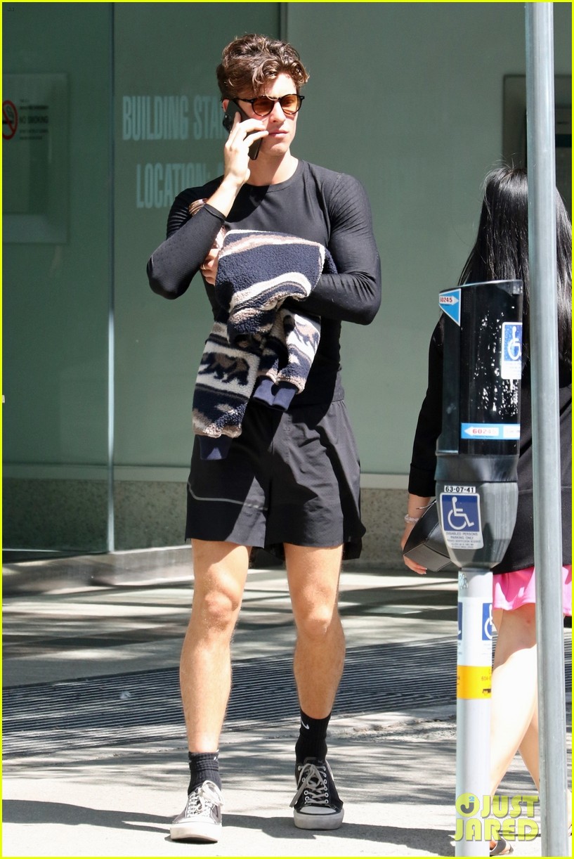 Shawn Mendes Chats on the Phone While Grabbing Breakfast in Vancouver