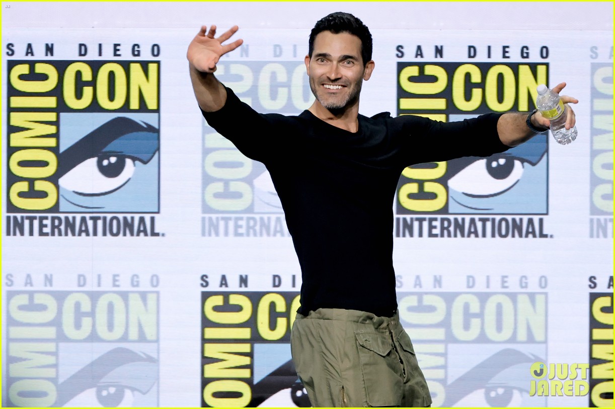 Tyler Posey & Tyler Hoechlin Welcome Sarah Michelle Gellar to the 'Teen Wolf' Family at Comic-Con