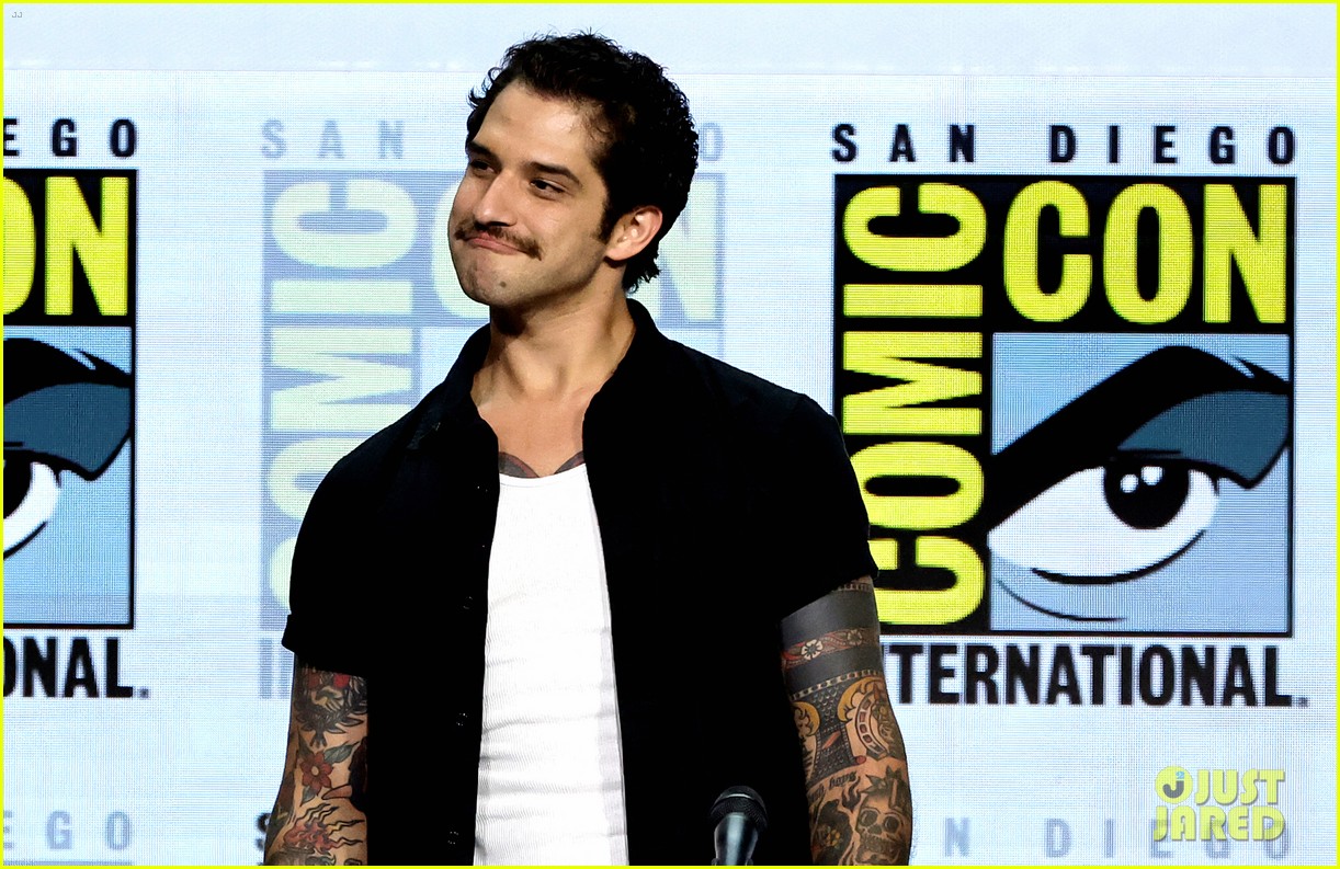 Tyler Posey & Tyler Hoechlin Welcome Sarah Michelle Gellar to the 'Teen Wolf' Family at Comic-Con