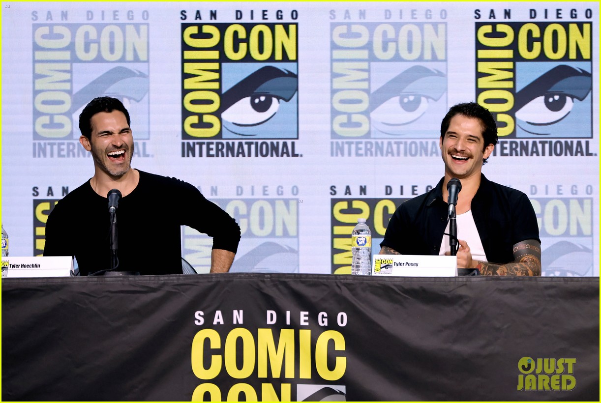 Tyler Posey & Tyler Hoechlin Welcome Sarah Michelle Gellar to the 'Teen Wolf' Family at Comic-Con