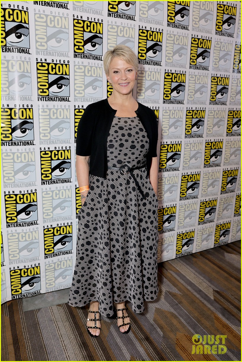 Sisi Stringer & Daniela Nieves Appear at Comic-Con to Unveil First 'Vampire Academy' Teaser - Watch Now!