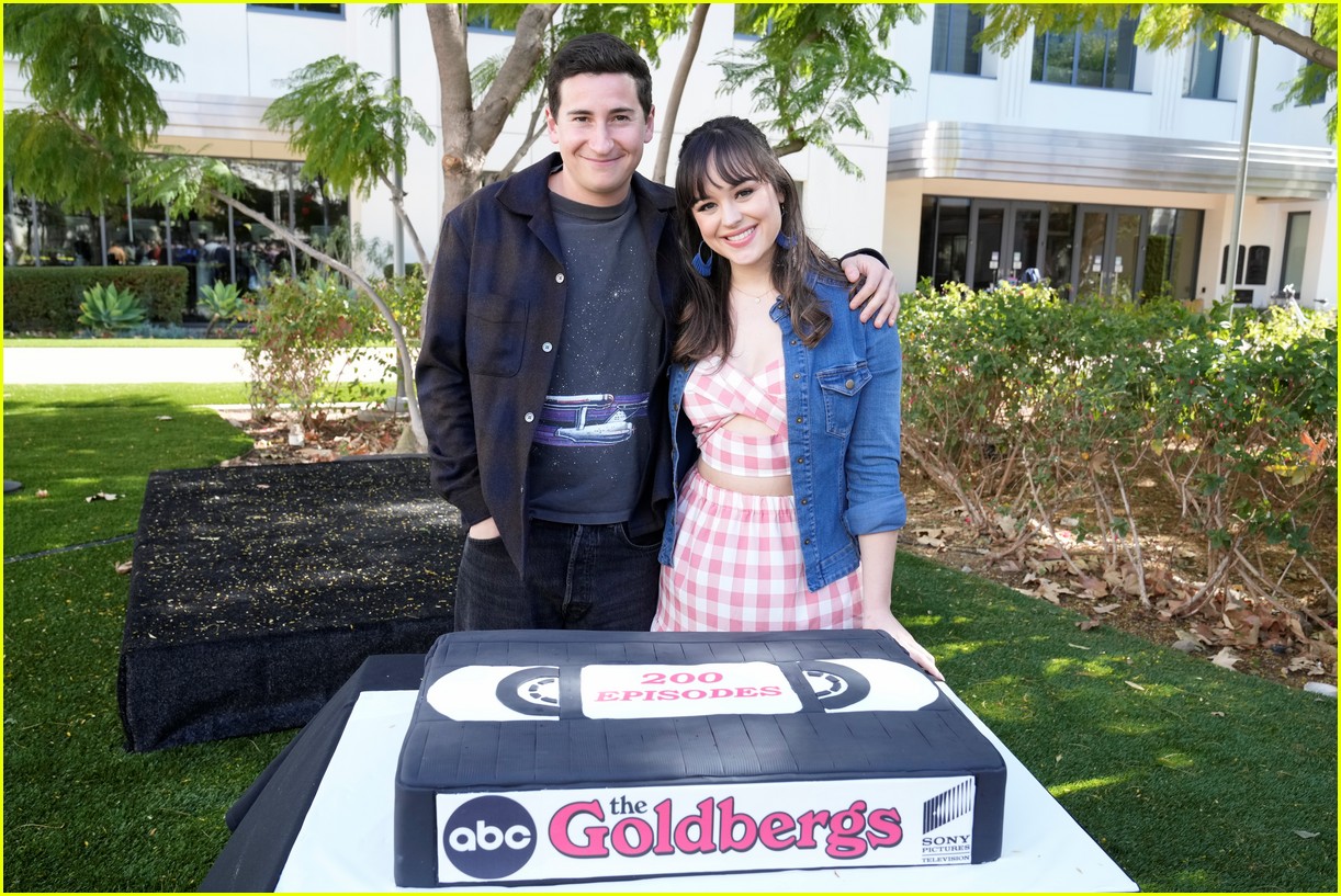 Hayley Orrantia & Sam Lerner's Characters Are Having a Baby in 'The Goldbergs' Season 10!