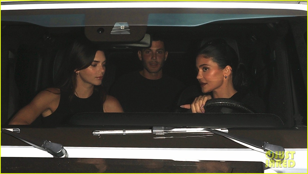 Kylie Jenner Grabs Dinner with Kendall & Fai Khadra (Photos)