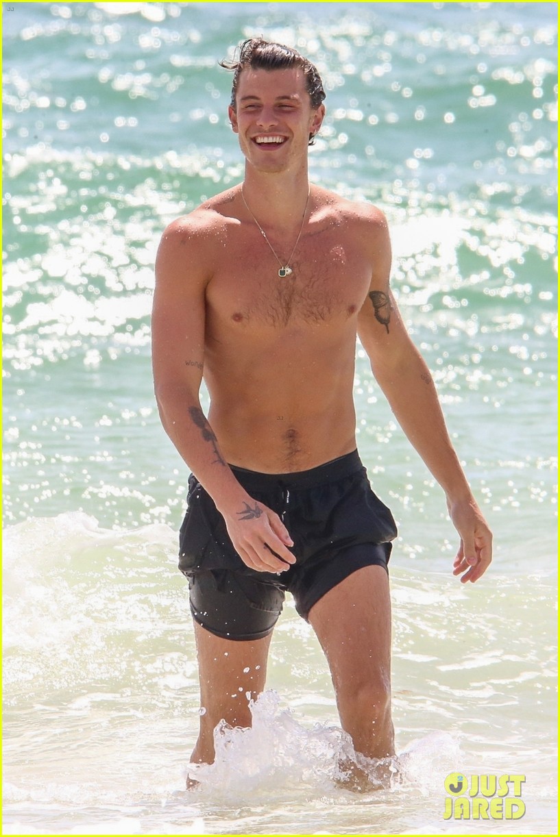 Shawn Mendes Celebrates His 24th Birthday at the Beach in Miami! (Photos)