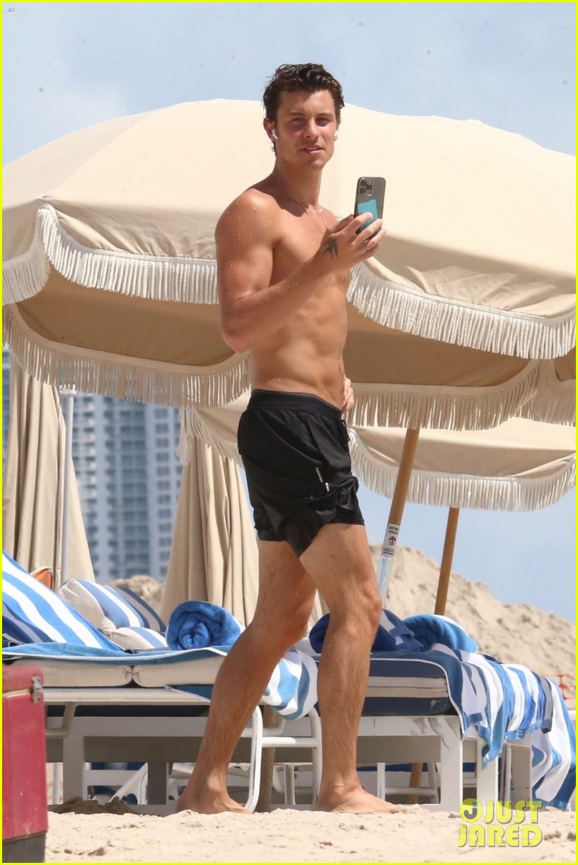 Shawn Mendes Celebrates His 24th Birthday at the Beach in Miami! (Photos)