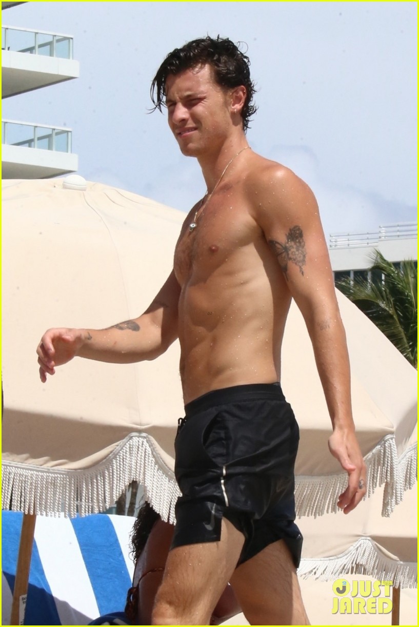 Shawn Mendes Celebrates His 24th Birthday at the Beach in Miami! (Photos)