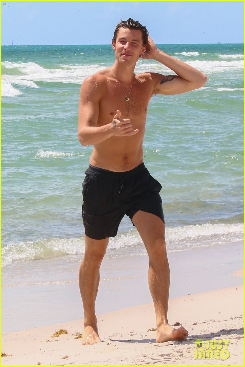 Shawn Mendes Celebrates His 24th Birthday at the Beach in Miami! (Photos)