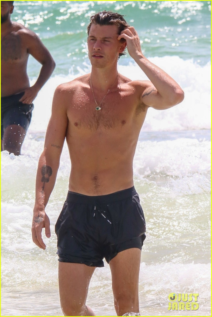 Shawn Mendes Celebrates His 24th Birthday at the Beach in Miami! (Photos)