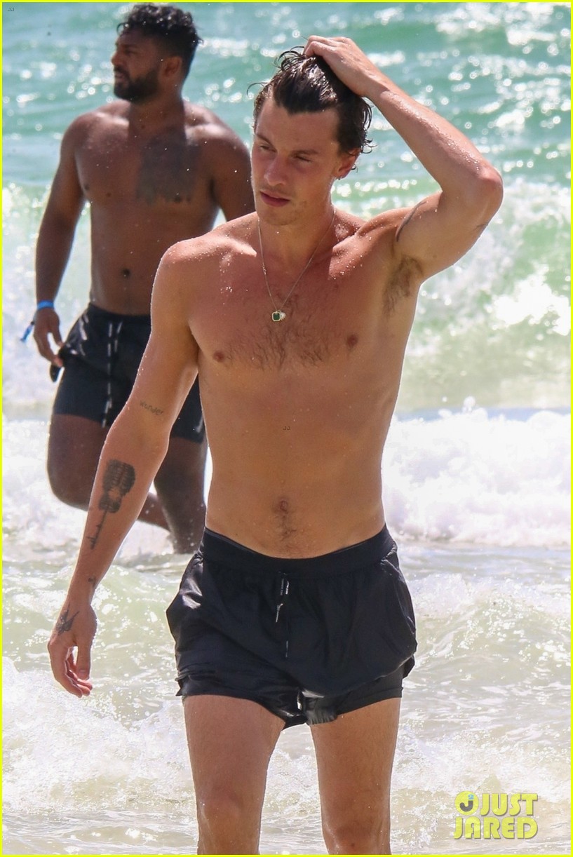 Shawn Mendes Celebrates His 24th Birthday at the Beach in Miami! (Photos)
