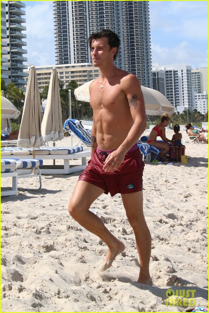 Shawn Mendes Spotted Shirtless at the Beach Ahead of 24th Birthday!