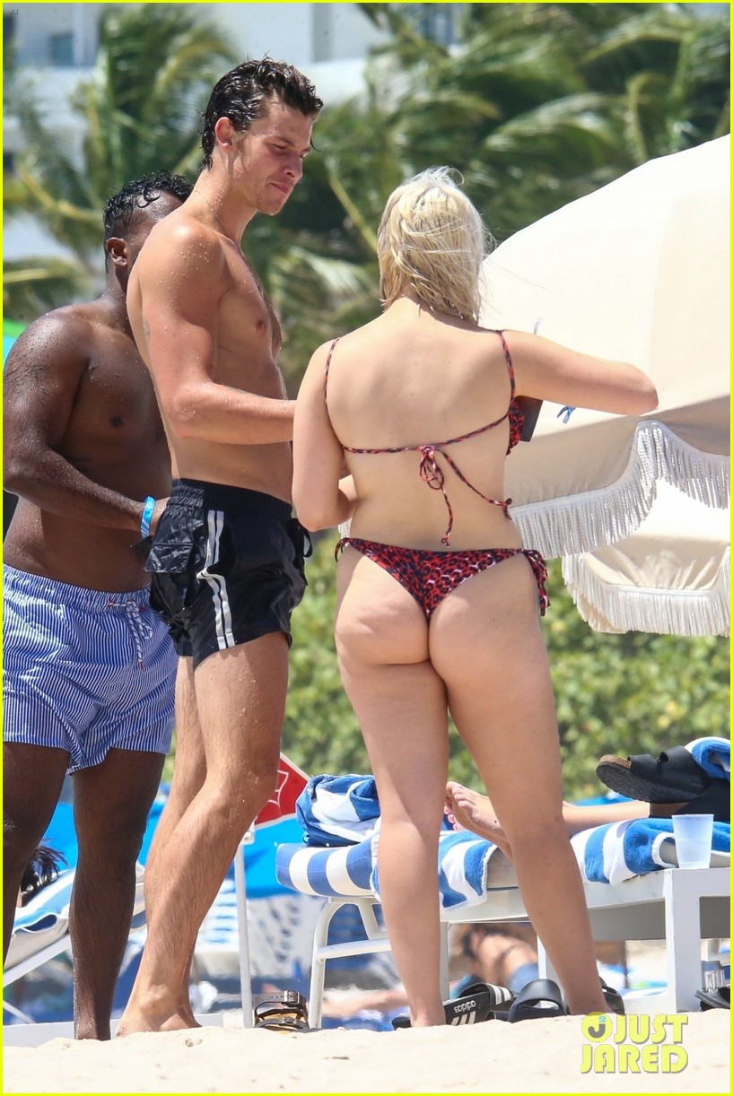Shawn Mendes Spotted at the Beach in Miami - See the New Shirtless Photos!