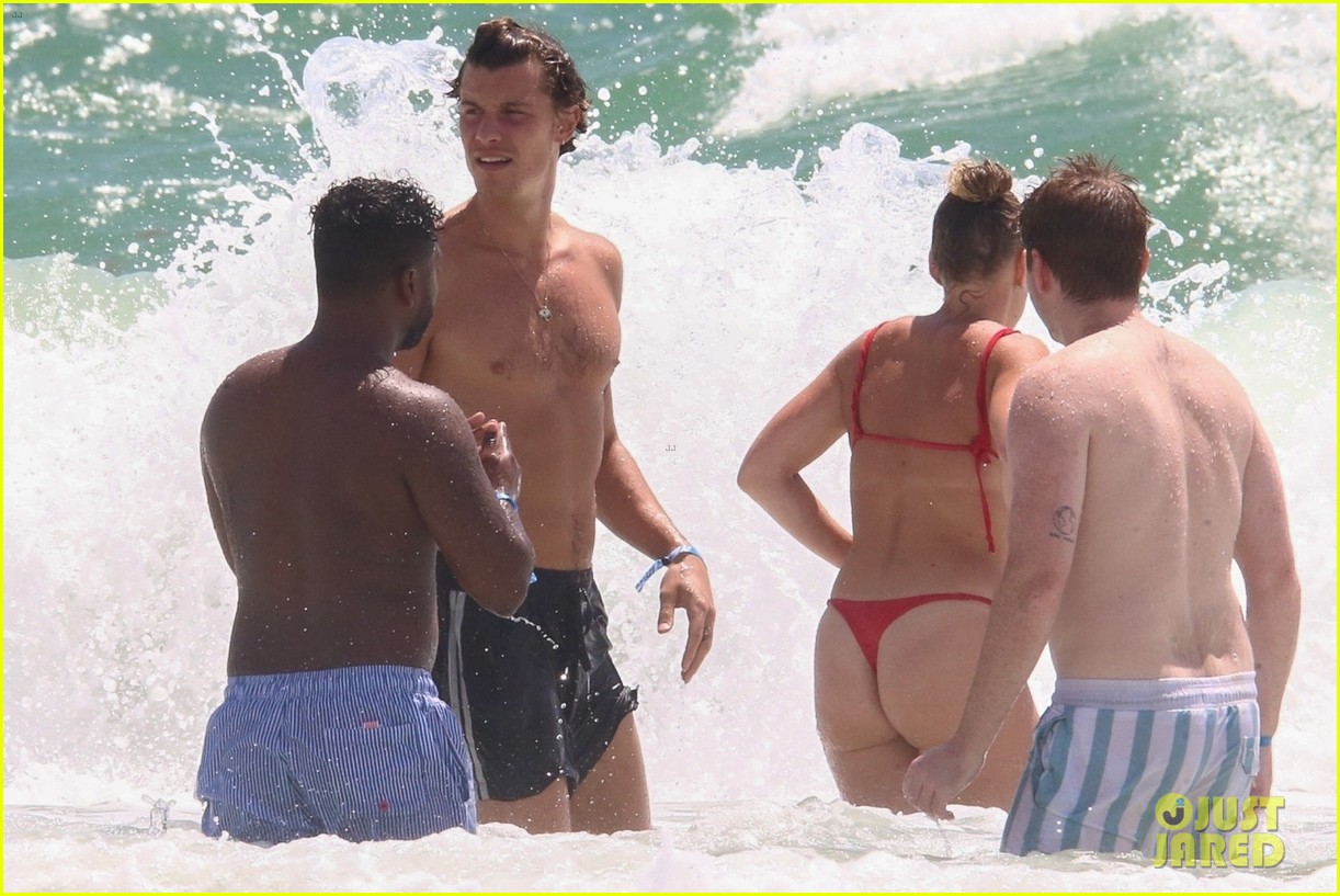 Shawn Mendes Spotted at the Beach in Miami - See the New Shirtless Photos!