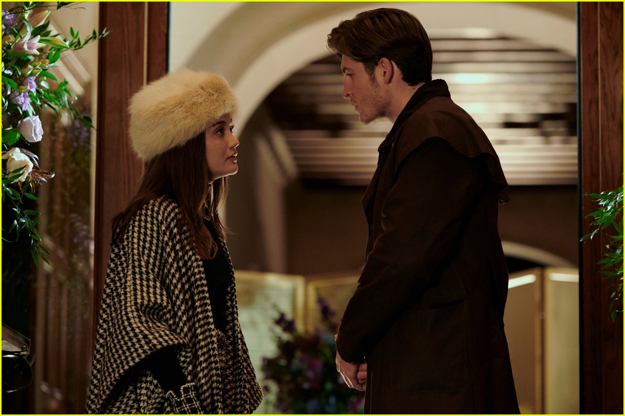 Sisi Stringer & Daniela Nieves Star In 'Vampire Academy' Trailer - Watch Now!