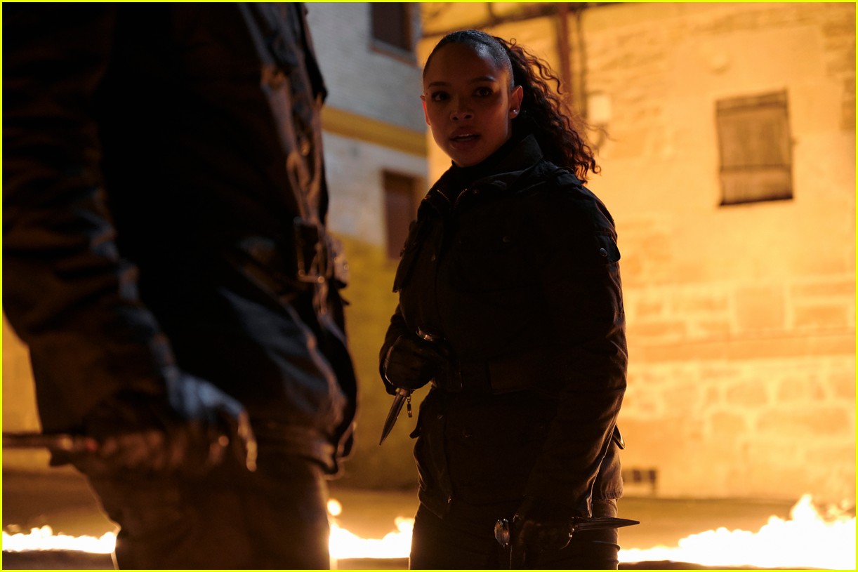 Sisi Stringer & Daniela Nieves Star In 'Vampire Academy' Trailer - Watch Now!