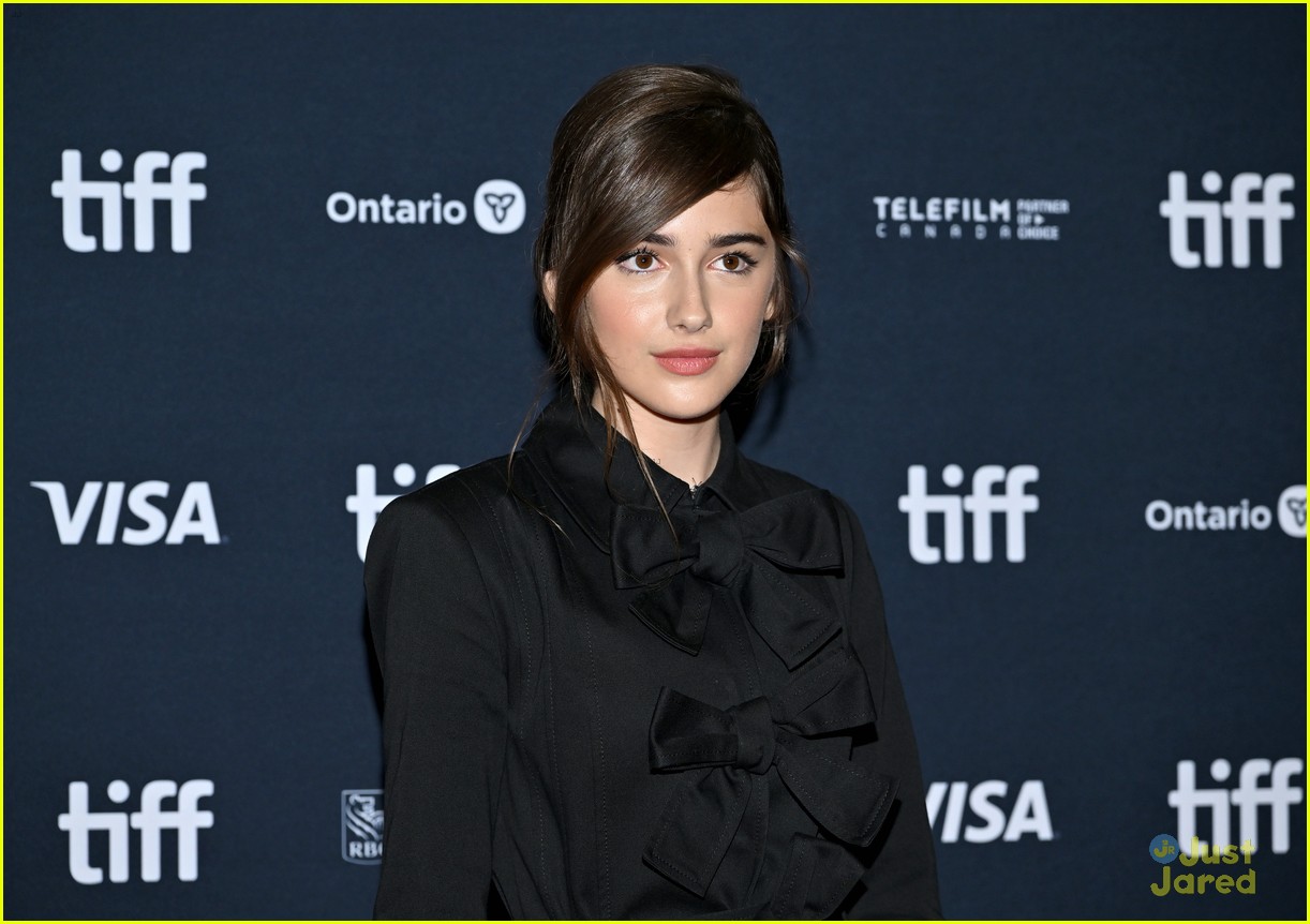 Julia Butters Joins Steven Spielberg & More at 'The Fabelmans' Toronto Premiere, Trailer Debuts Online - Watch Now!