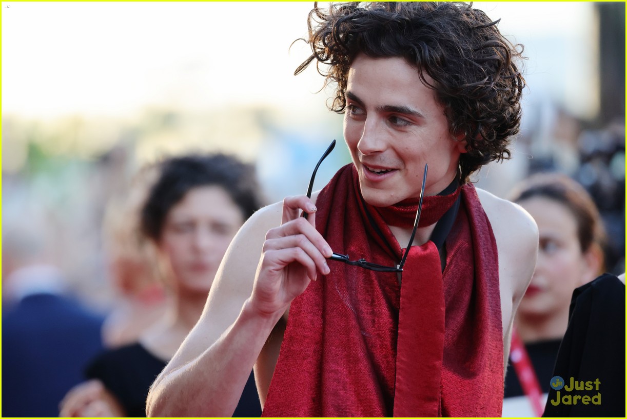 Timothee Chalamet's Back Was the Talk of the Town at 'Bones & All' Venice Film Festival Premiere
