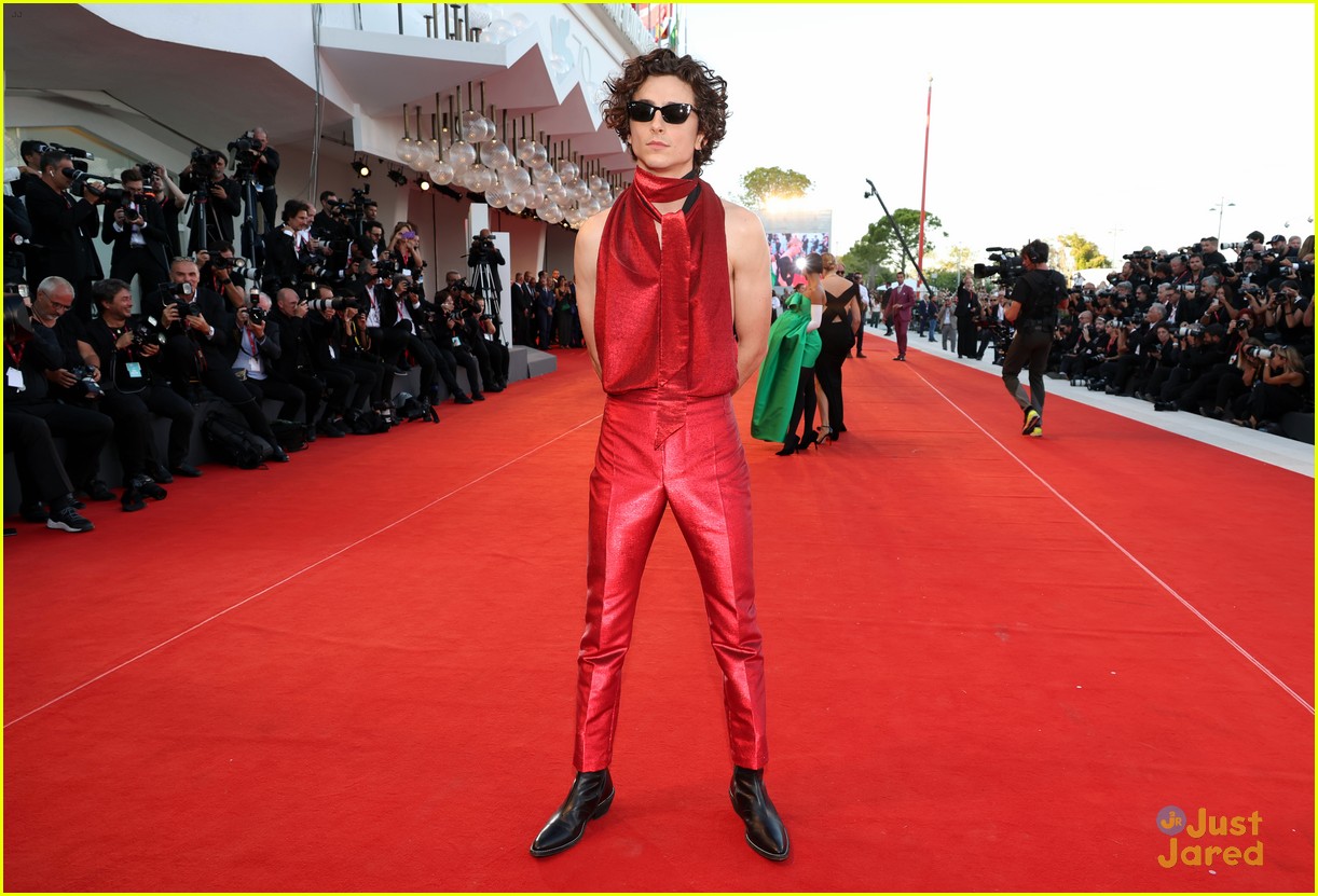 Timothee Chalamet's Back Was the Talk of the Town at 'Bones & All' Venice Film Festival Premiere