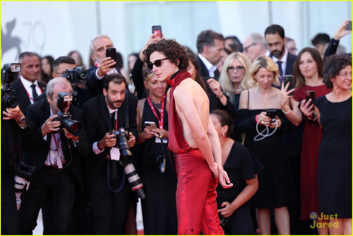 Timothee Chalamet's Back Was the Talk of the Town at 'Bones & All' Venice Film Festival Premiere