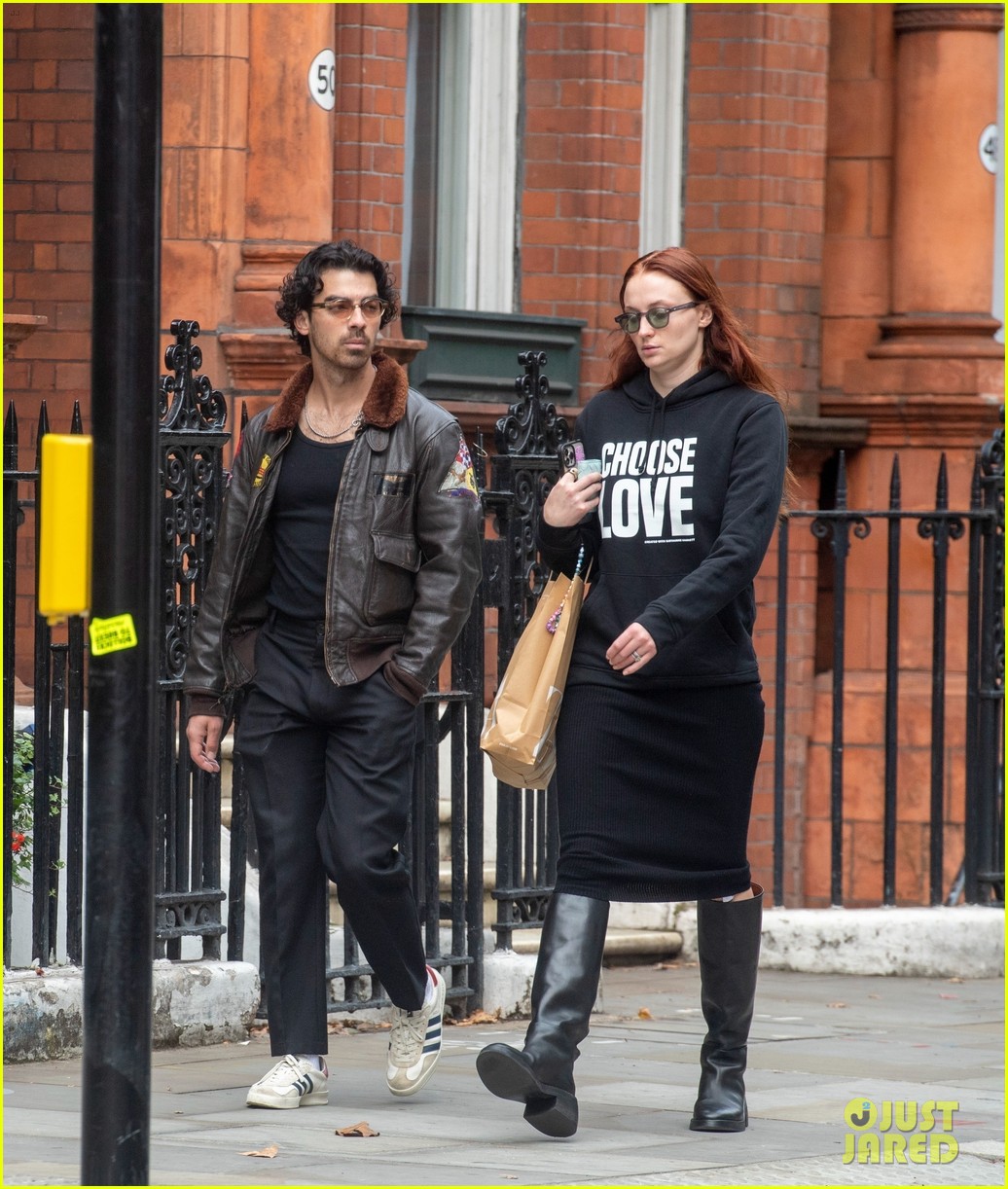 Sophie Turner Decides to 'Choose Love' During London Outing with Joe Jonas (Photos)