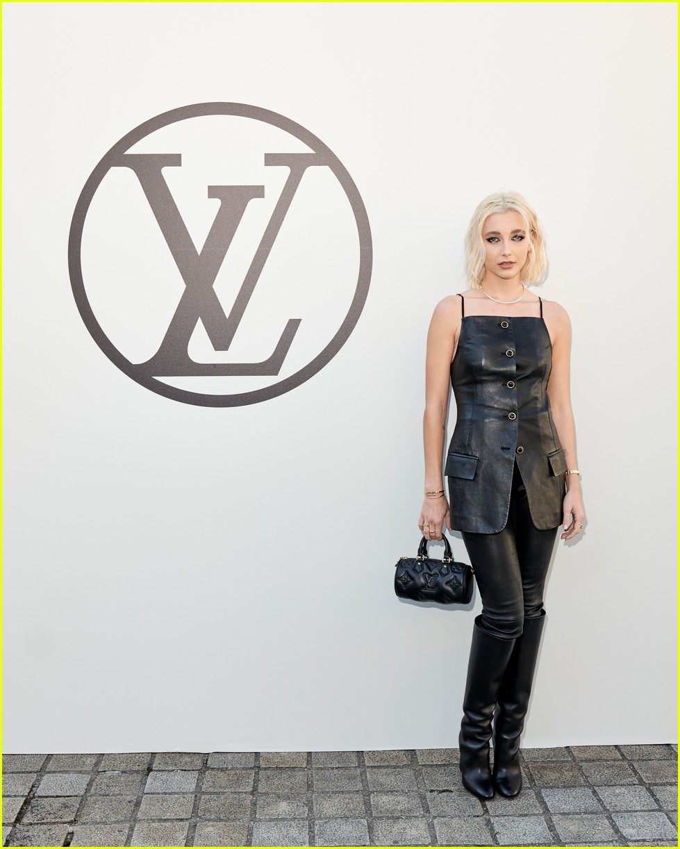 Joe Jonas & Sophie Turner Step Out For Louis Vuitton Paris Fashion Week Show