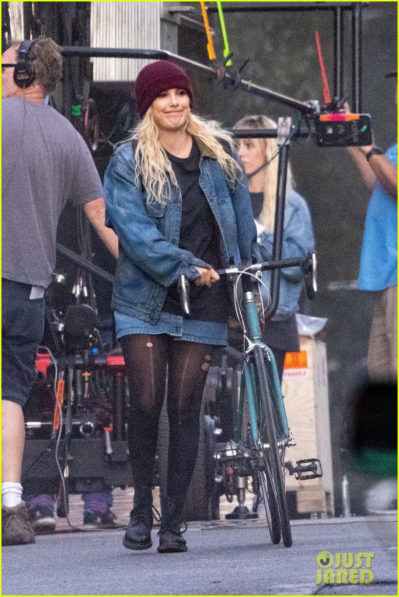 Millie Bobby Brown Spotted on 'The Electric State' Set & Her Boyfriend Was There Too! (Photos)