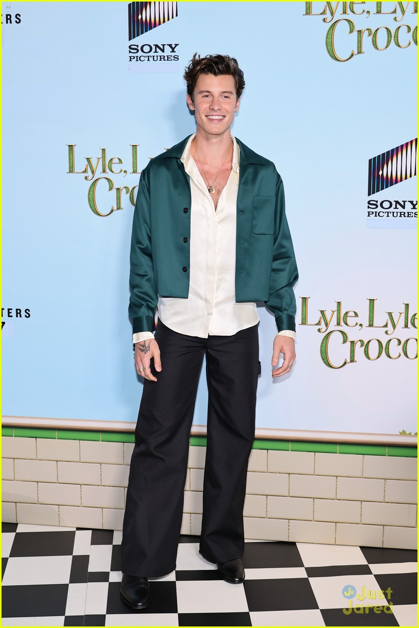 Shawn Mendes, Constance Wu & Winslow Fegley Premiere New Movie 'Lyle, Lyle, Crocodile'