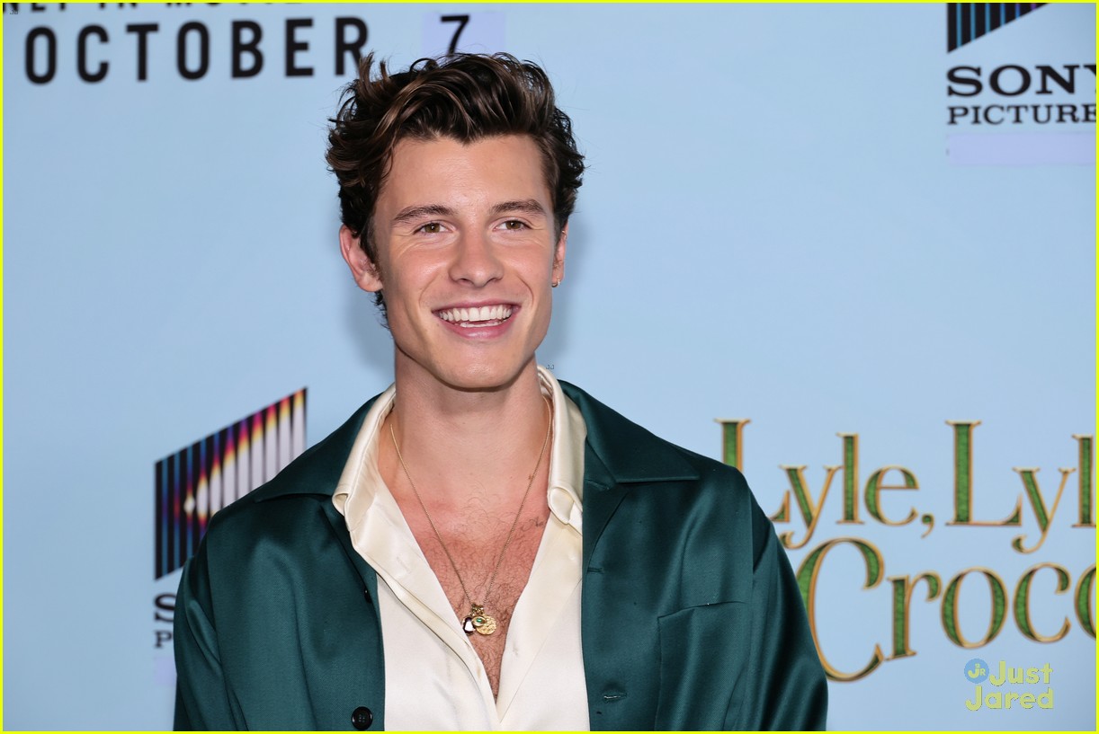 Shawn Mendes, Constance Wu & Winslow Fegley Premiere New Movie 'Lyle, Lyle, Crocodile'