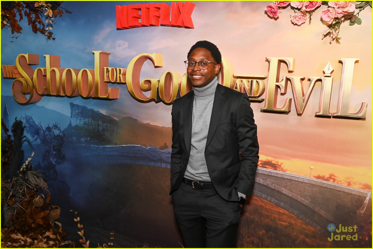 Sofia Wylie Points Out What's On Freya Parks' Dress at 'School For Good & Evil' Premiere