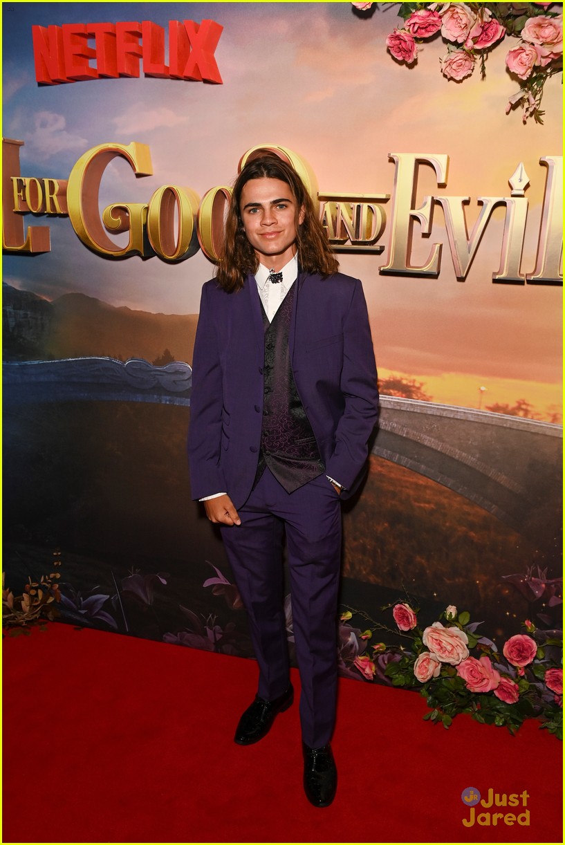 Sofia Wylie Points Out What's On Freya Parks' Dress at 'School For Good & Evil' Premiere