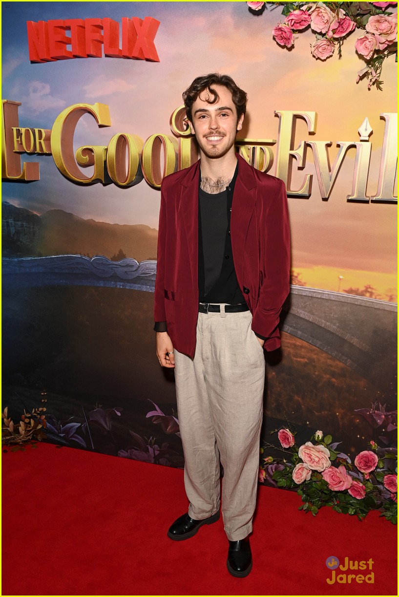 Sofia Wylie Points Out What's On Freya Parks' Dress at 'School For Good & Evil' Premiere
