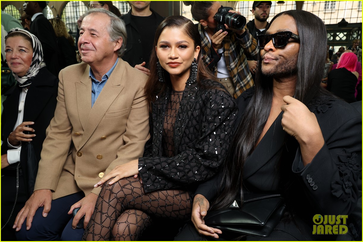 Zendaya Rocks A Bold Look For Valentino's Paris Fashion Week Show
