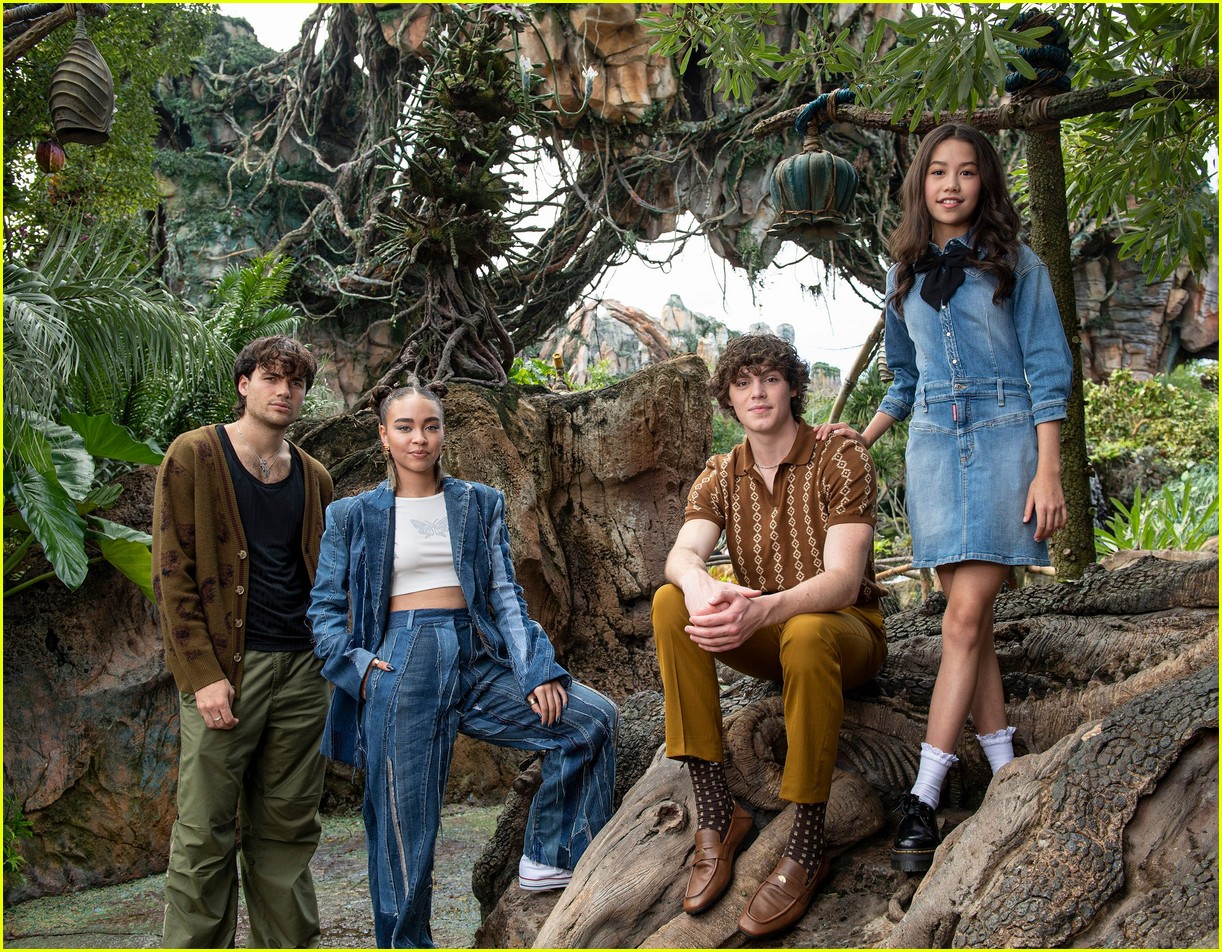 Young 'Avatar: The Way of Water' Stars Return to Pandora at Disney's Animal Kingdom Park
