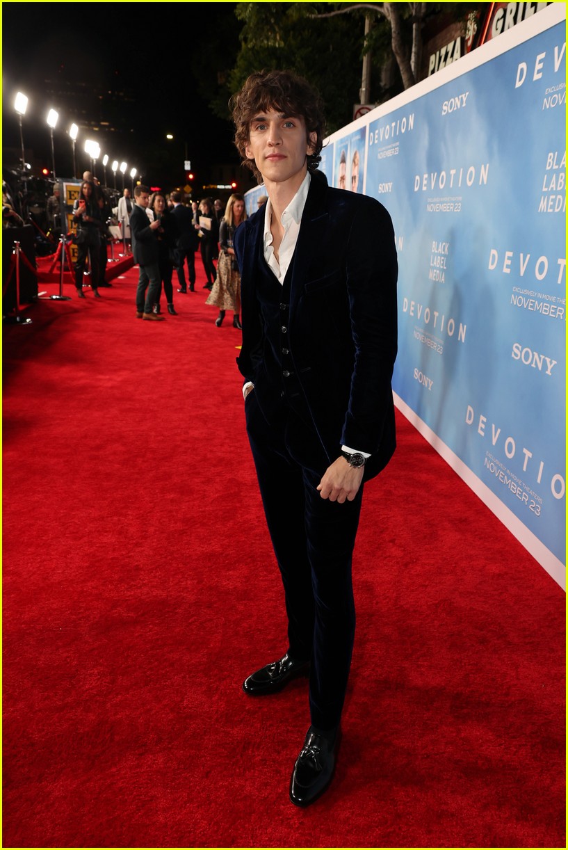 BFFs Joe Jonas, Daren Kagasoff & Spencer Neville Suit Up for 'Devotion' Premiere