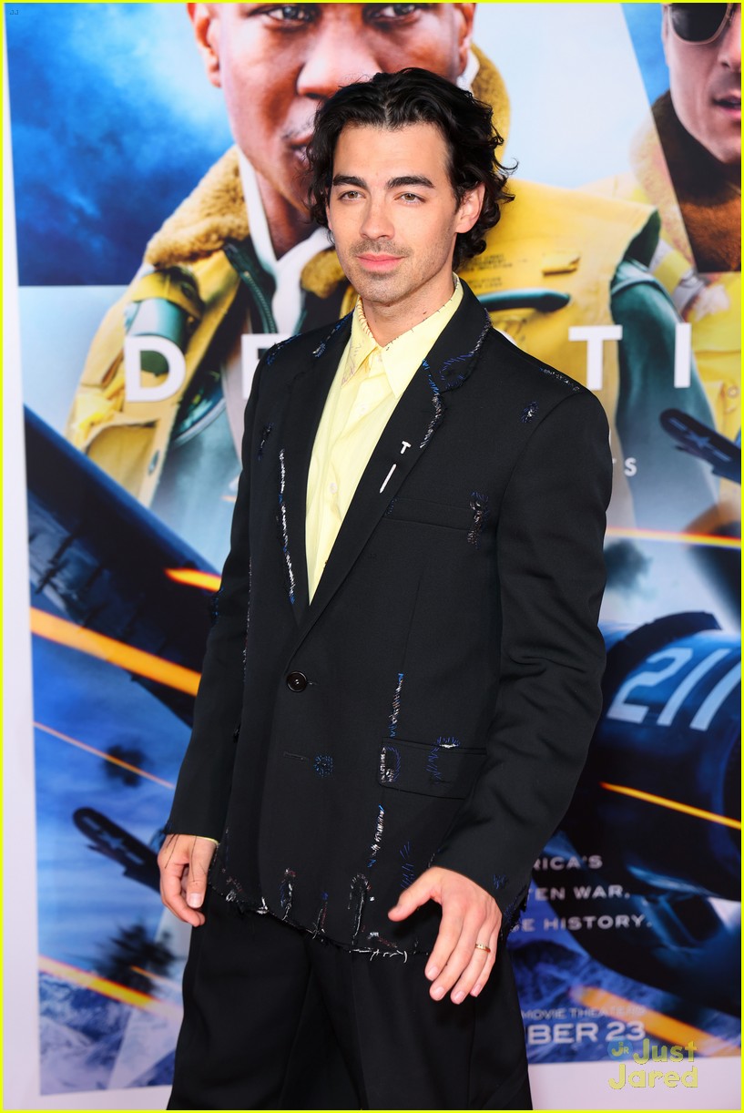 BFFs Joe Jonas, Daren Kagasoff & Spencer Neville Suit Up for 'Devotion' Premiere